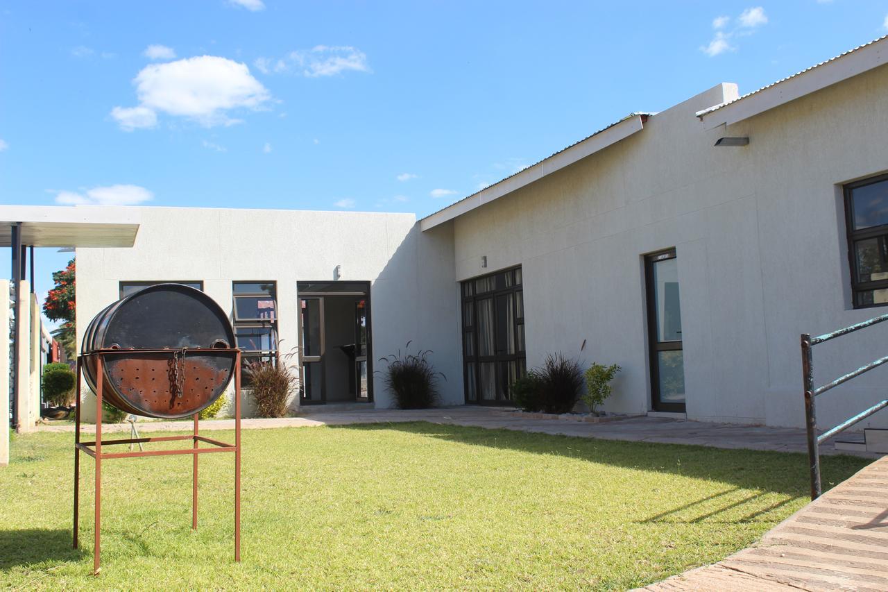 Tsumeb Guesthouse Kamho Екстер'єр фото