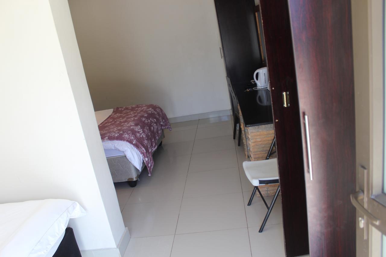 Tsumeb Guesthouse Kamho Екстер'єр фото