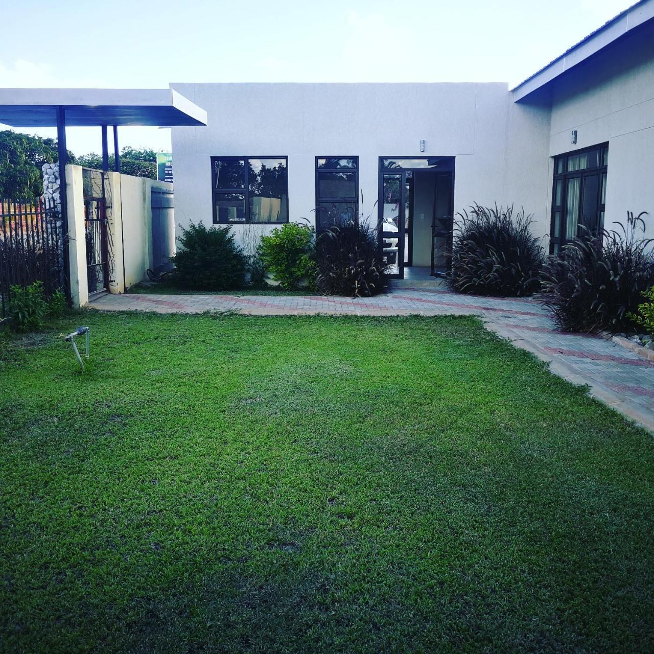 Tsumeb Guesthouse Kamho Екстер'єр фото